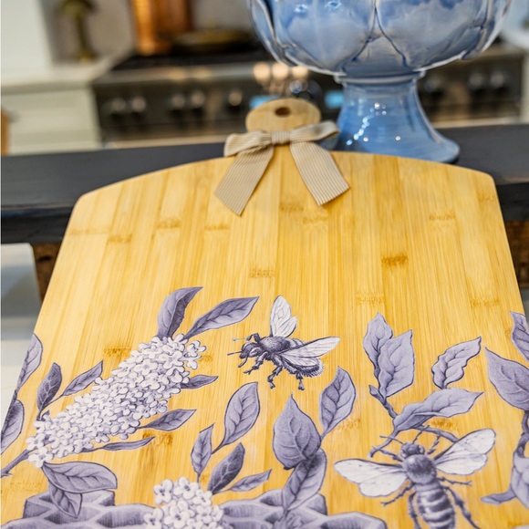 New handcrafted Bamboo Cutting Board with Bee and Floral Design - Picture 4 of 5